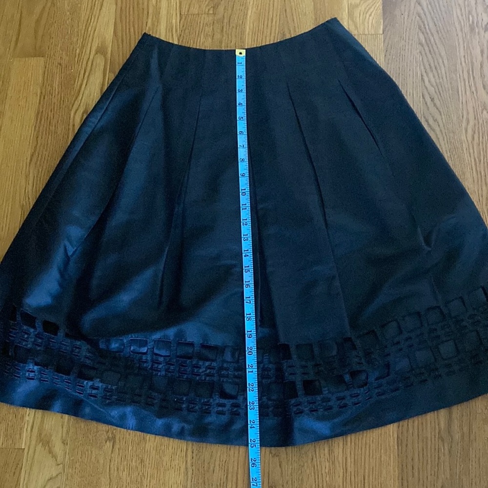 Talbots Pure Silk Pleated Skirt With Cut Out Hem Size 4 EUC - Picture 11 of 11